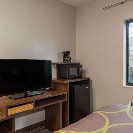 Super 8 By Wyndham Pompano Beach Exterior photo