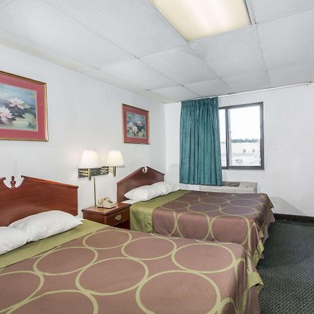 Super 8 By Wyndham Pompano Beach Exterior photo