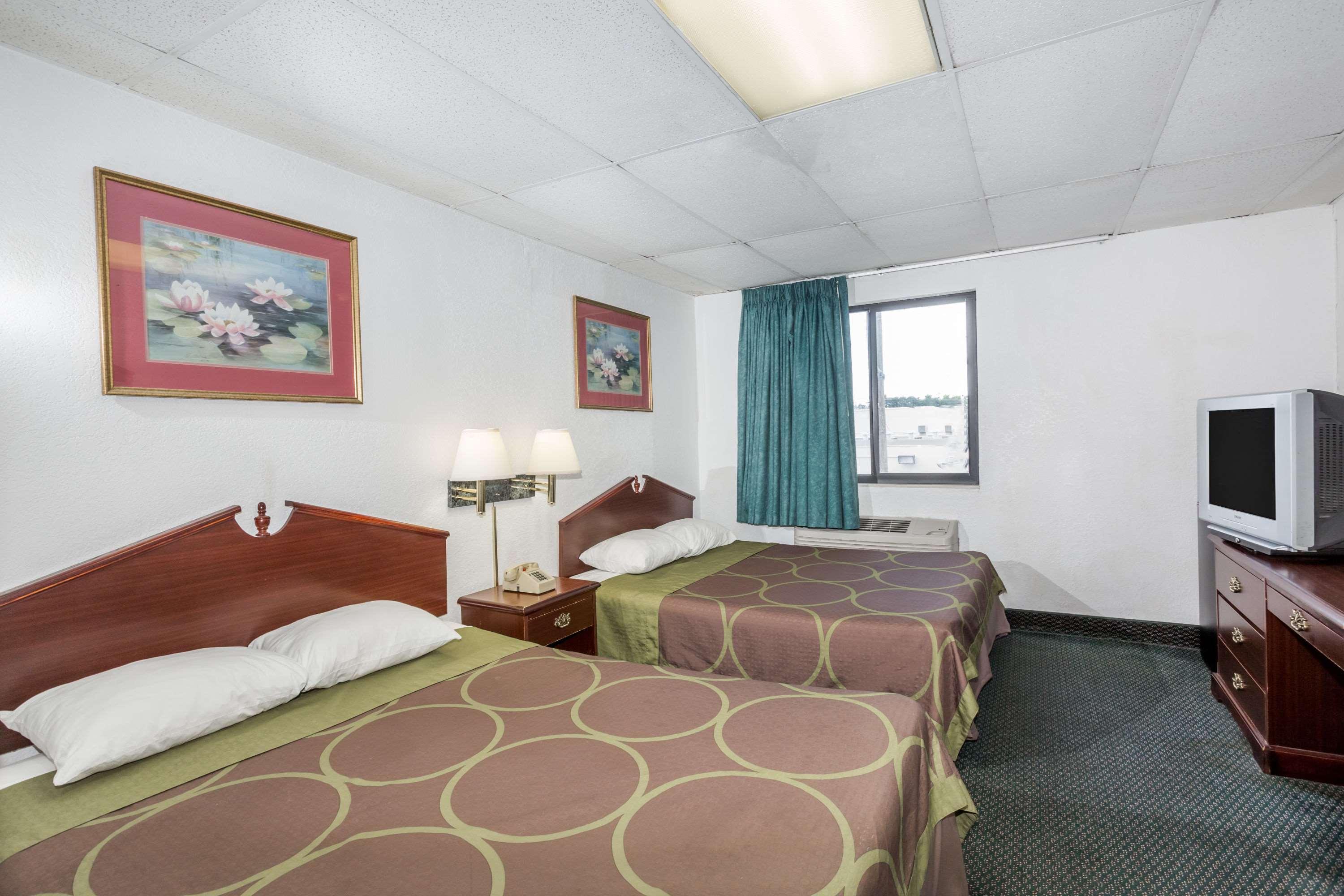 Super 8 By Wyndham Pompano Beach Exterior photo