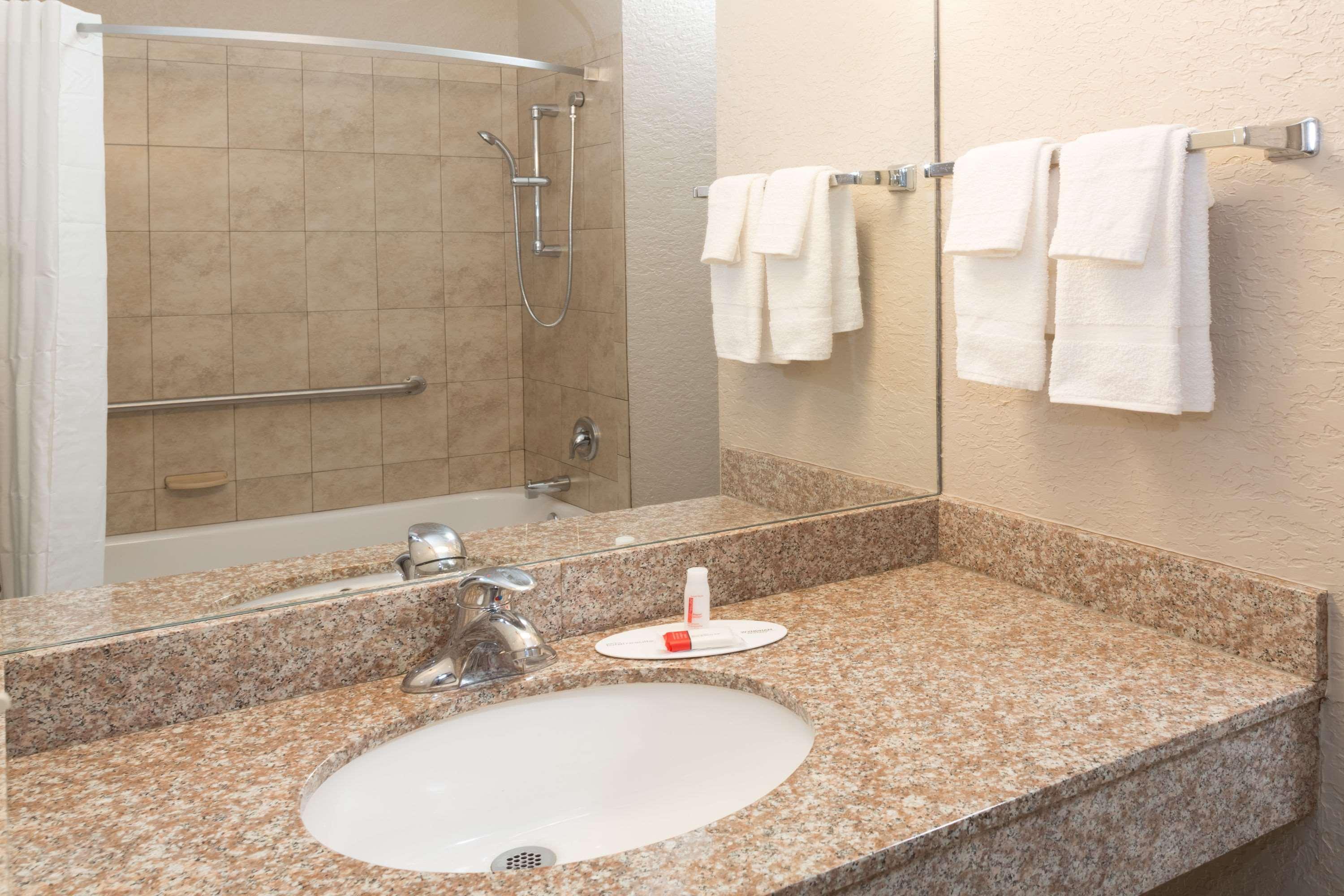 Super 8 By Wyndham Pompano Beach Exterior photo