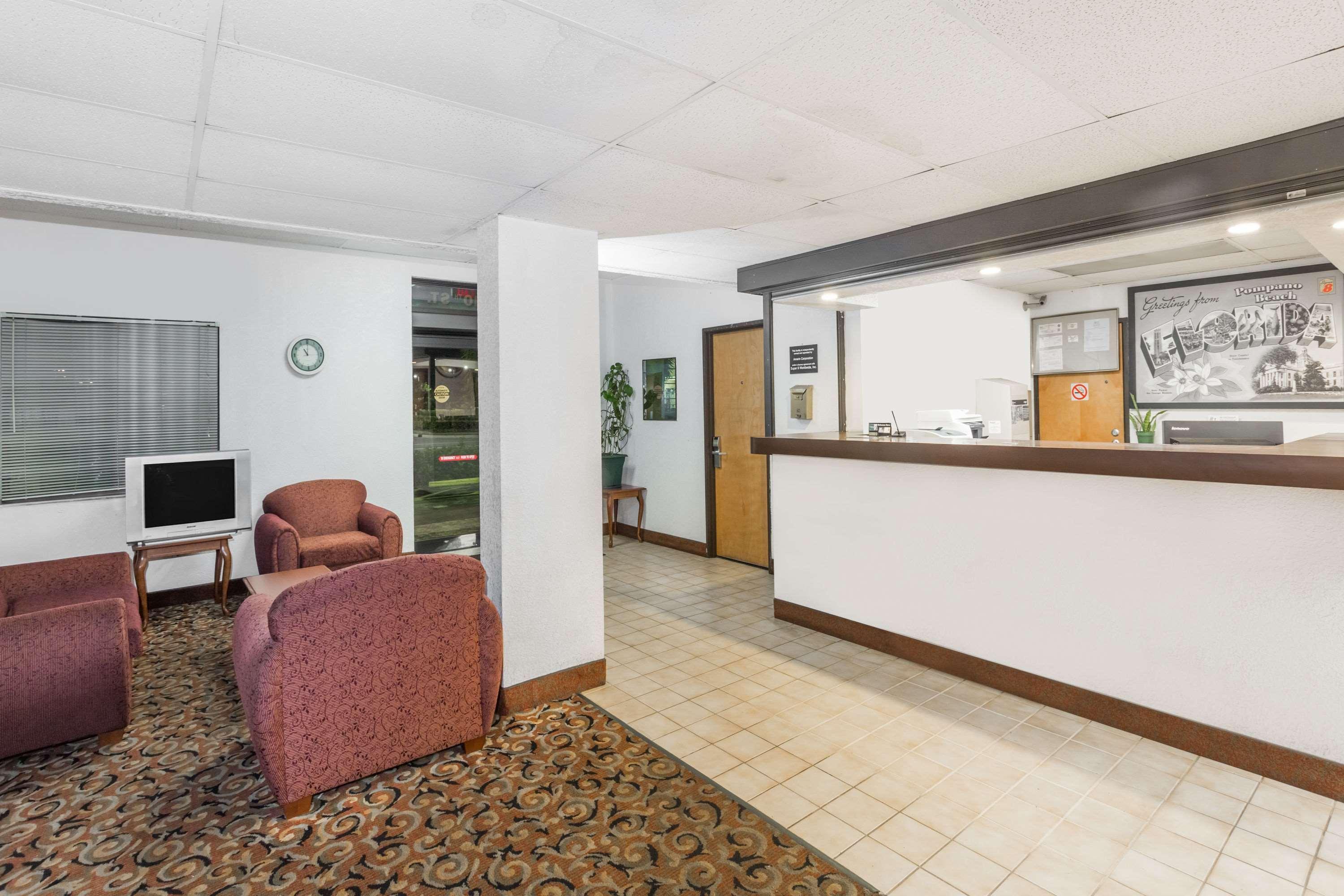Super 8 By Wyndham Pompano Beach Exterior photo