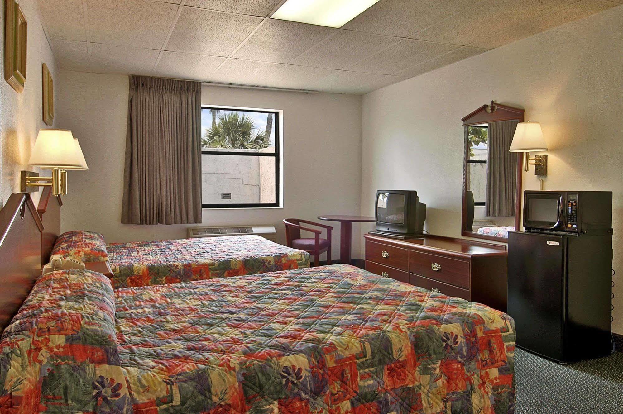Super 8 By Wyndham Pompano Beach Room photo