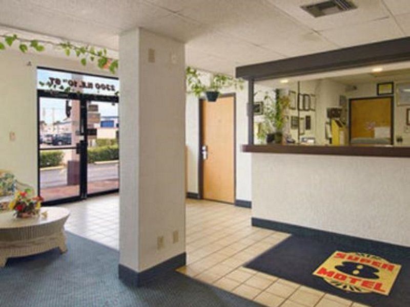 Super 8 By Wyndham Pompano Beach Exterior photo